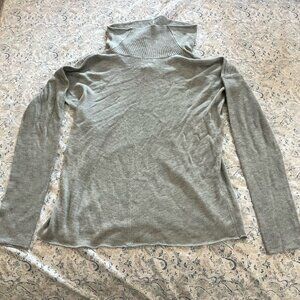 Grey Women’s Medium Long Sleeved Turtleneck Sweater Converse